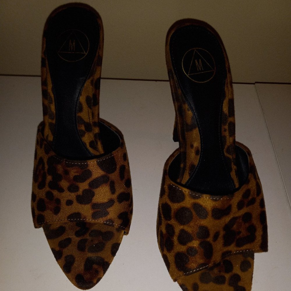 SIZE: 8 Sexy, Leopard Sandals